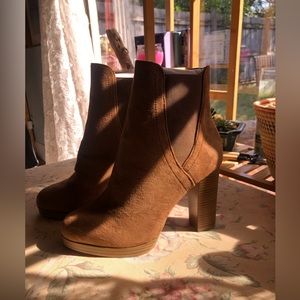 Wild Diva Lounge Camel suede-like ankle boots - New